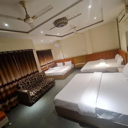 Hotel Empire Уджайн Екстериор снимка
