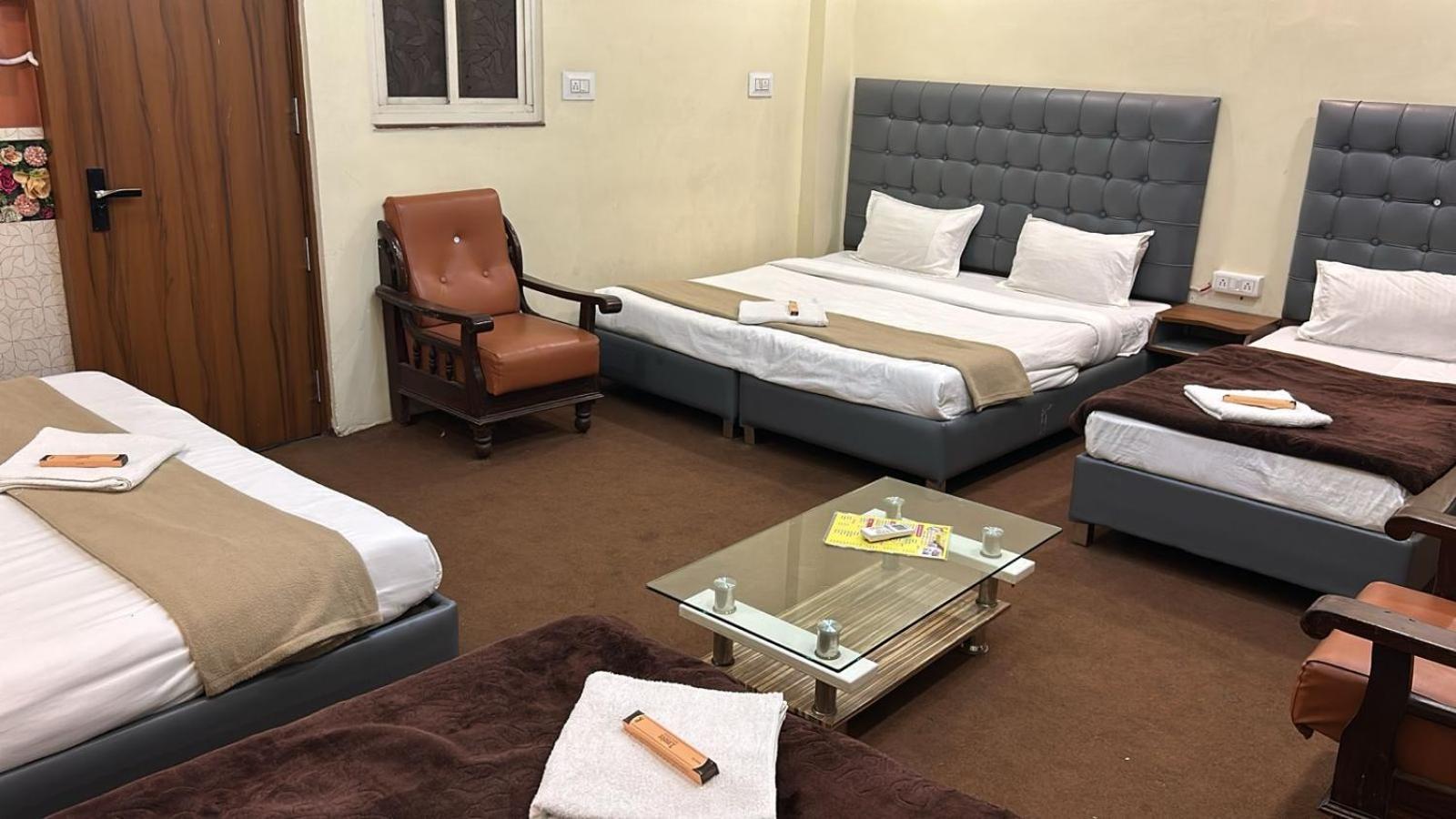 Hotel Empire Уджайн Екстериор снимка