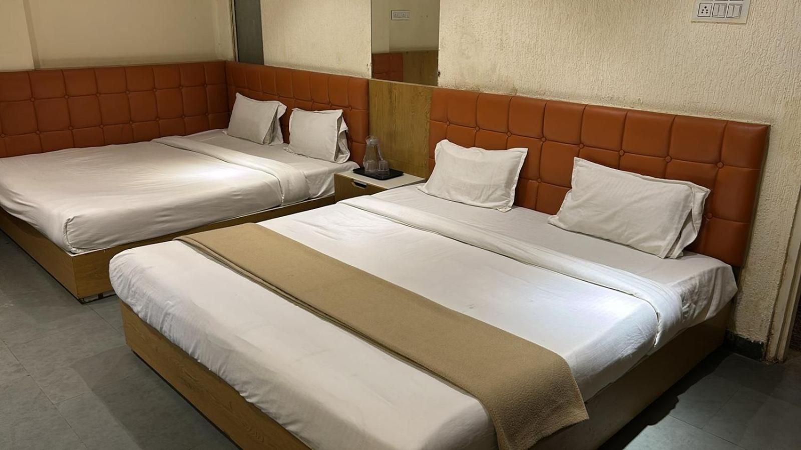 Hotel Empire Уджайн Екстериор снимка