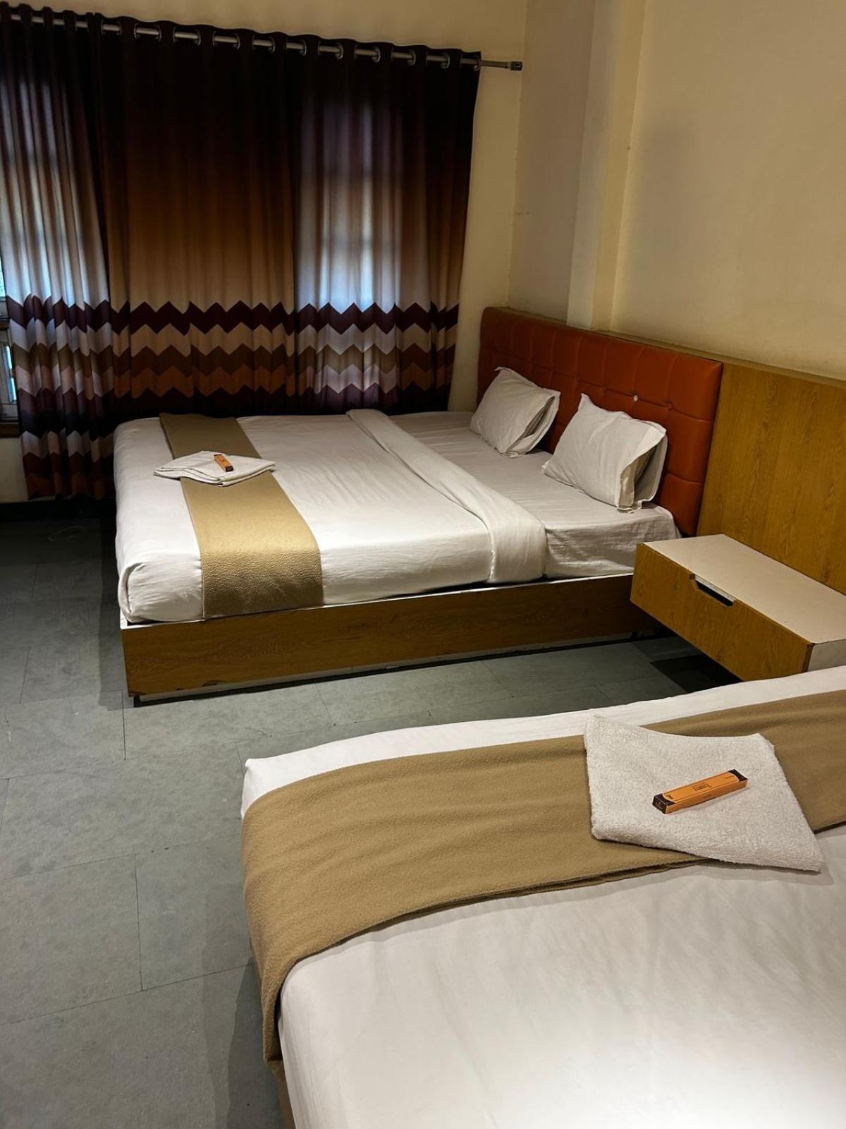 Hotel Empire Уджайн Екстериор снимка