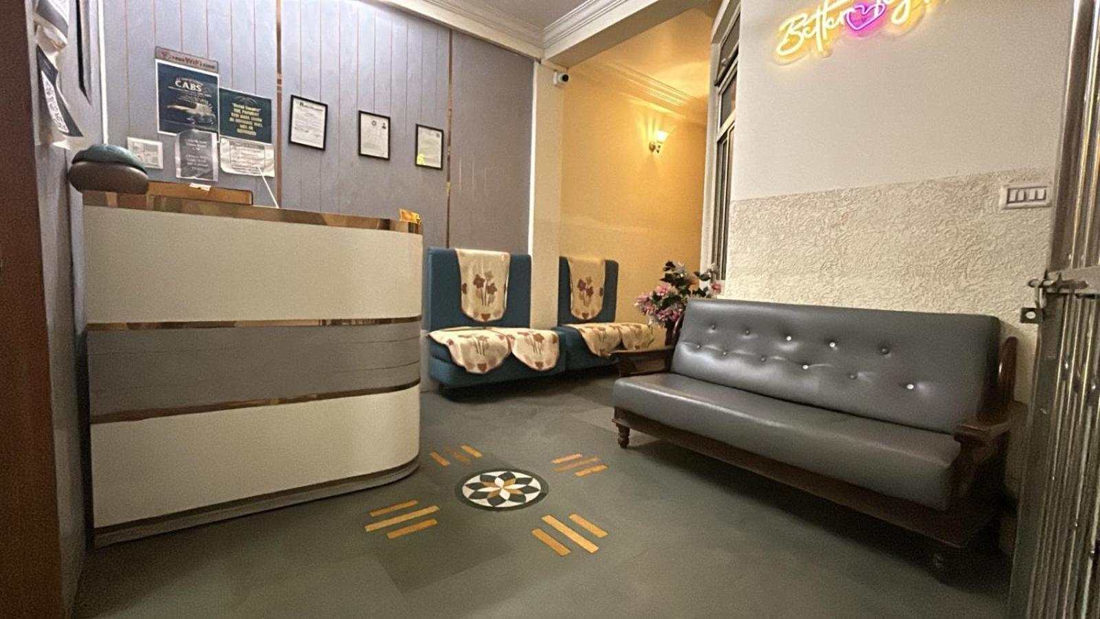 Hotel Empire Уджайн Екстериор снимка