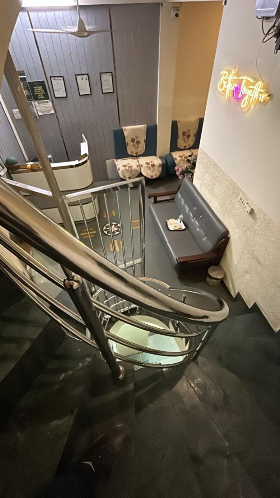 Hotel Empire Уджайн Екстериор снимка